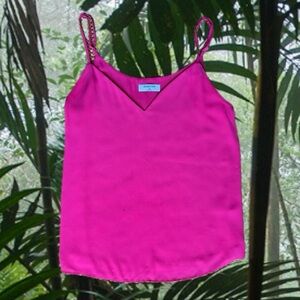 🍸Aritzia Babaton Fuchsia Everly Camisole. XS